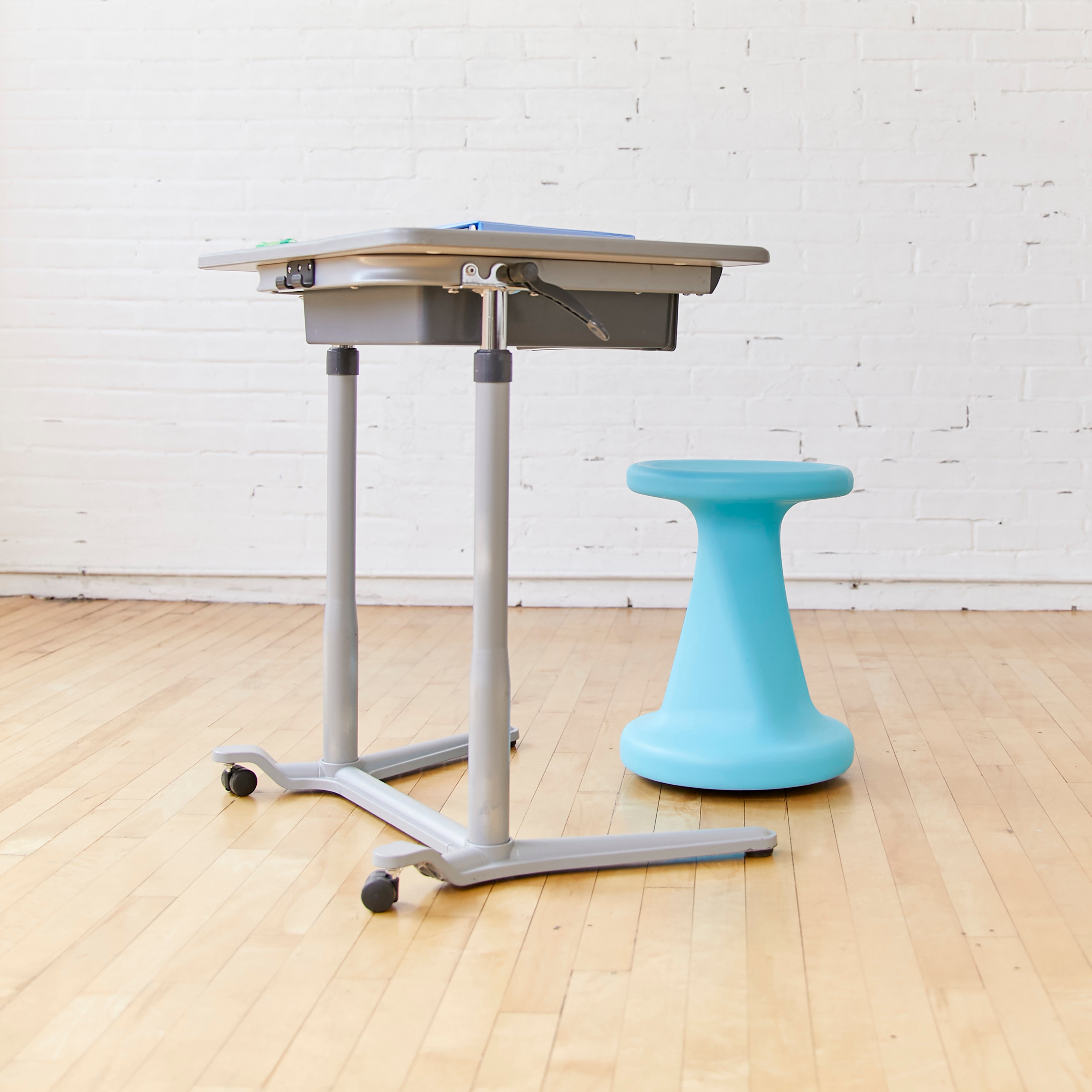 Twist Wobble Stool, 18in Seat Height