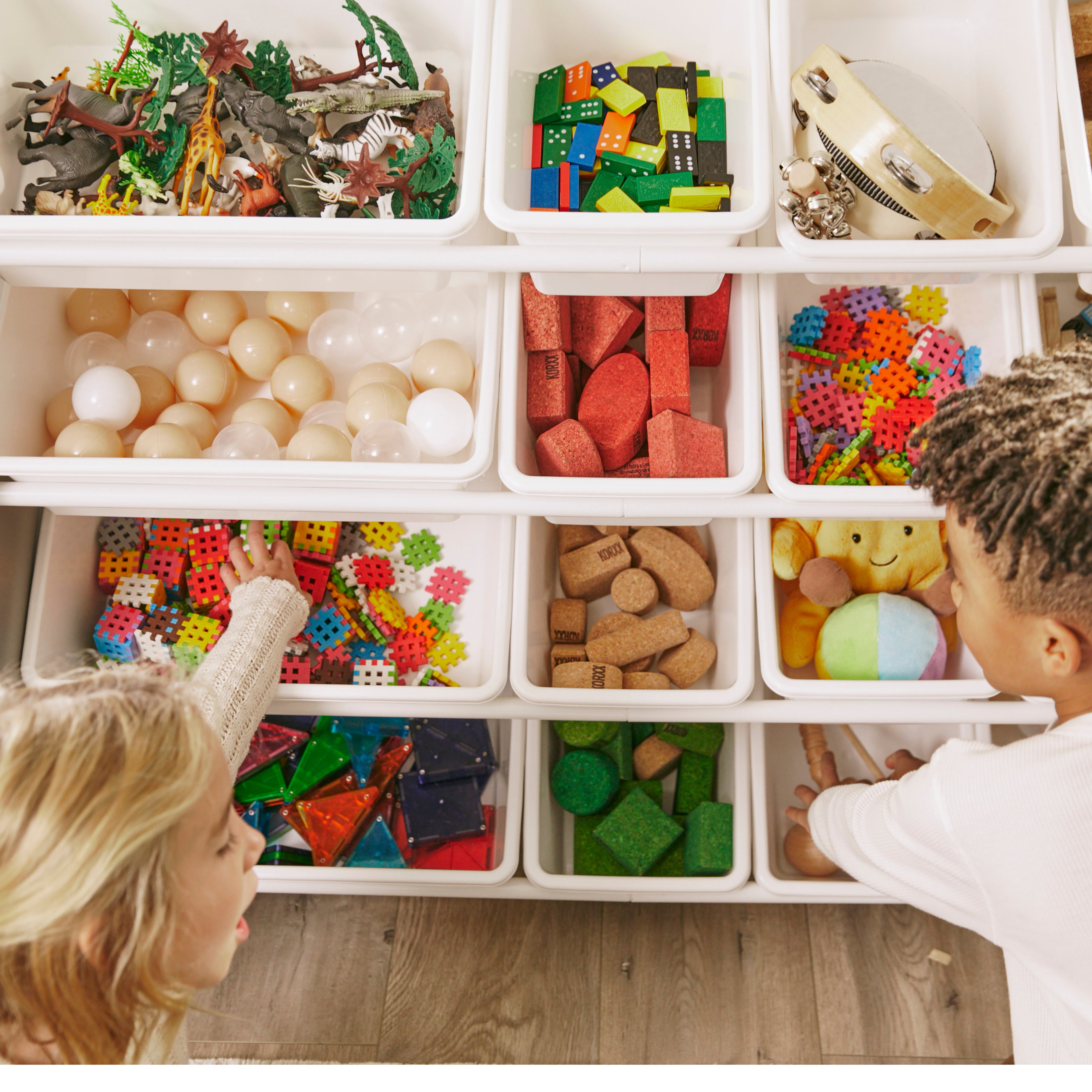 4-Tier Organizer with 16 Removable Plastic Bins, 4x4