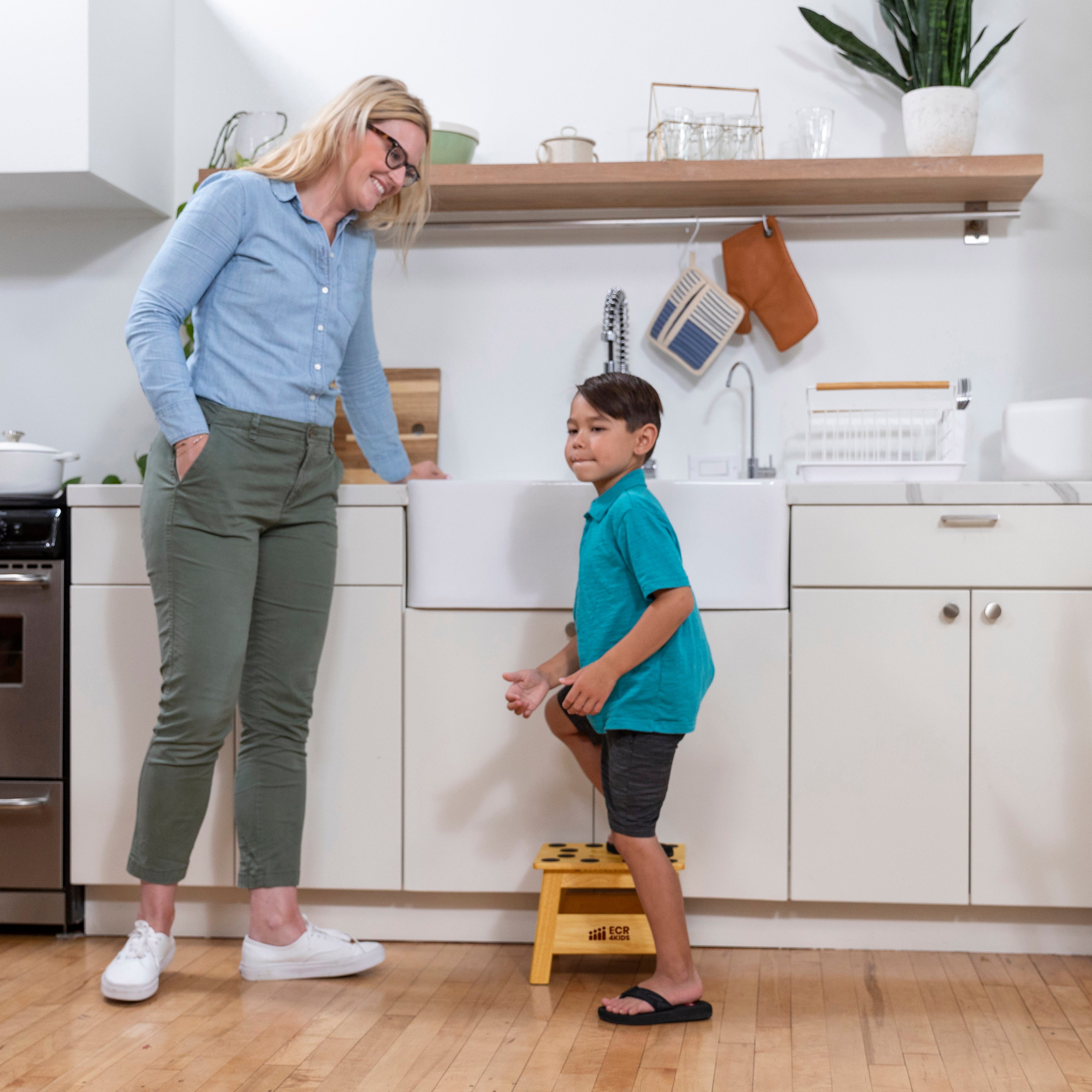 Folding Step Stool with Handle, Kids Furniture, Natural