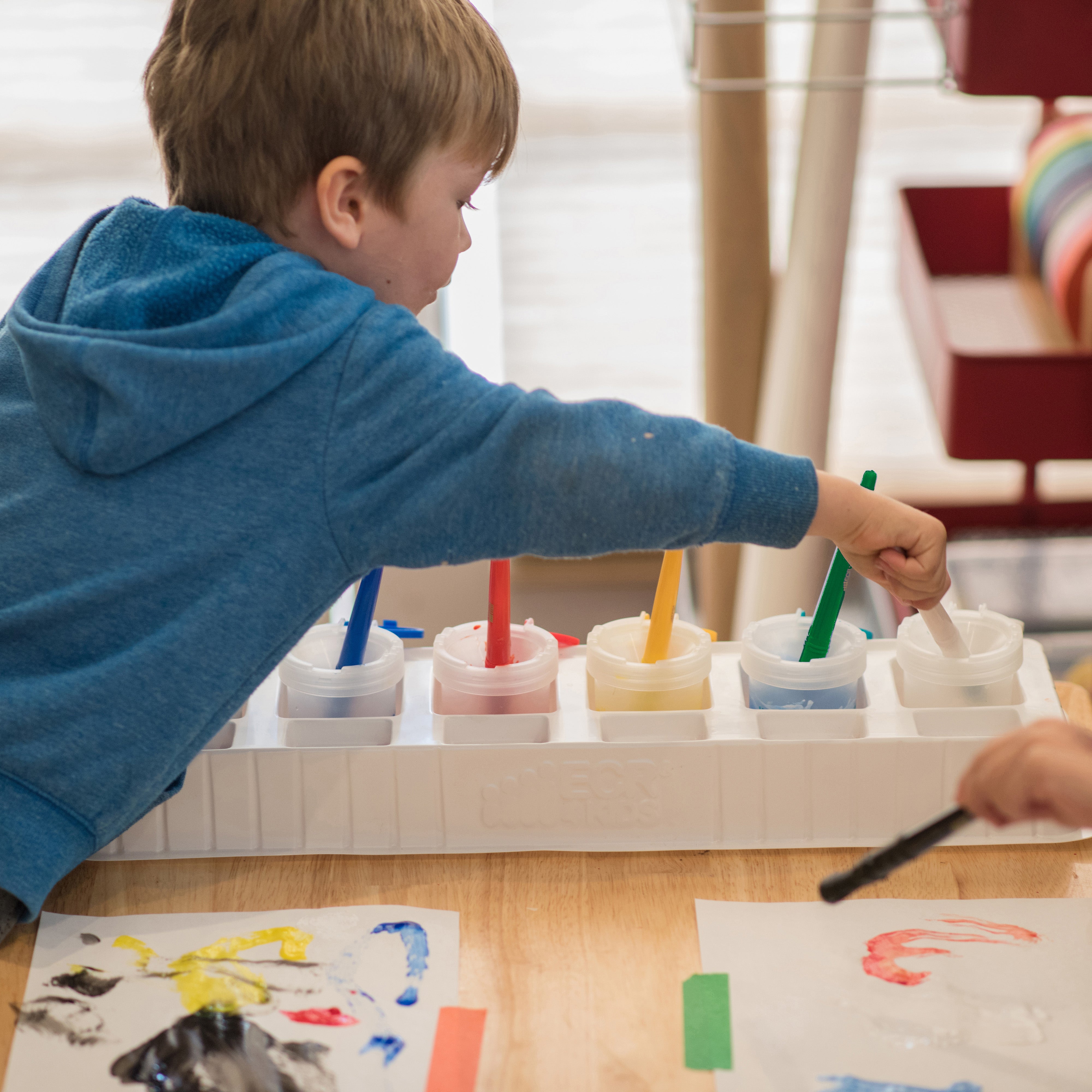 Mini Trilingual Paint Cups and Brushes, 13-Piece