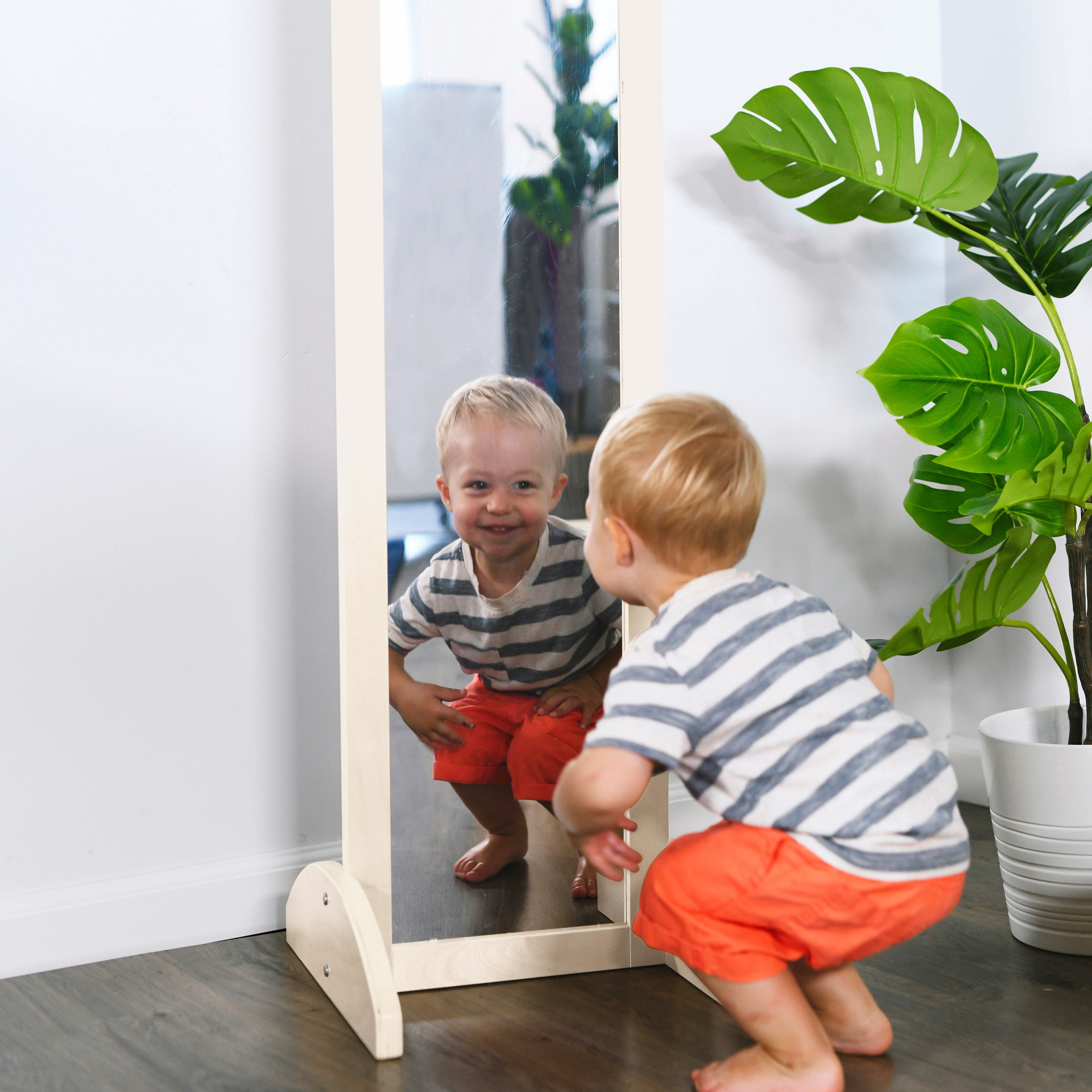 Double-Sided Bi-Directional Mirror