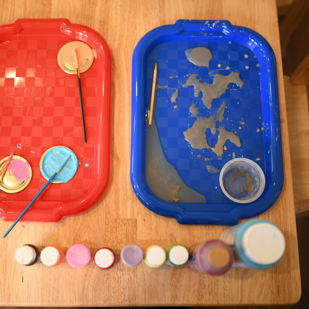 Colorful Plastic Art Trays, 72-Piece