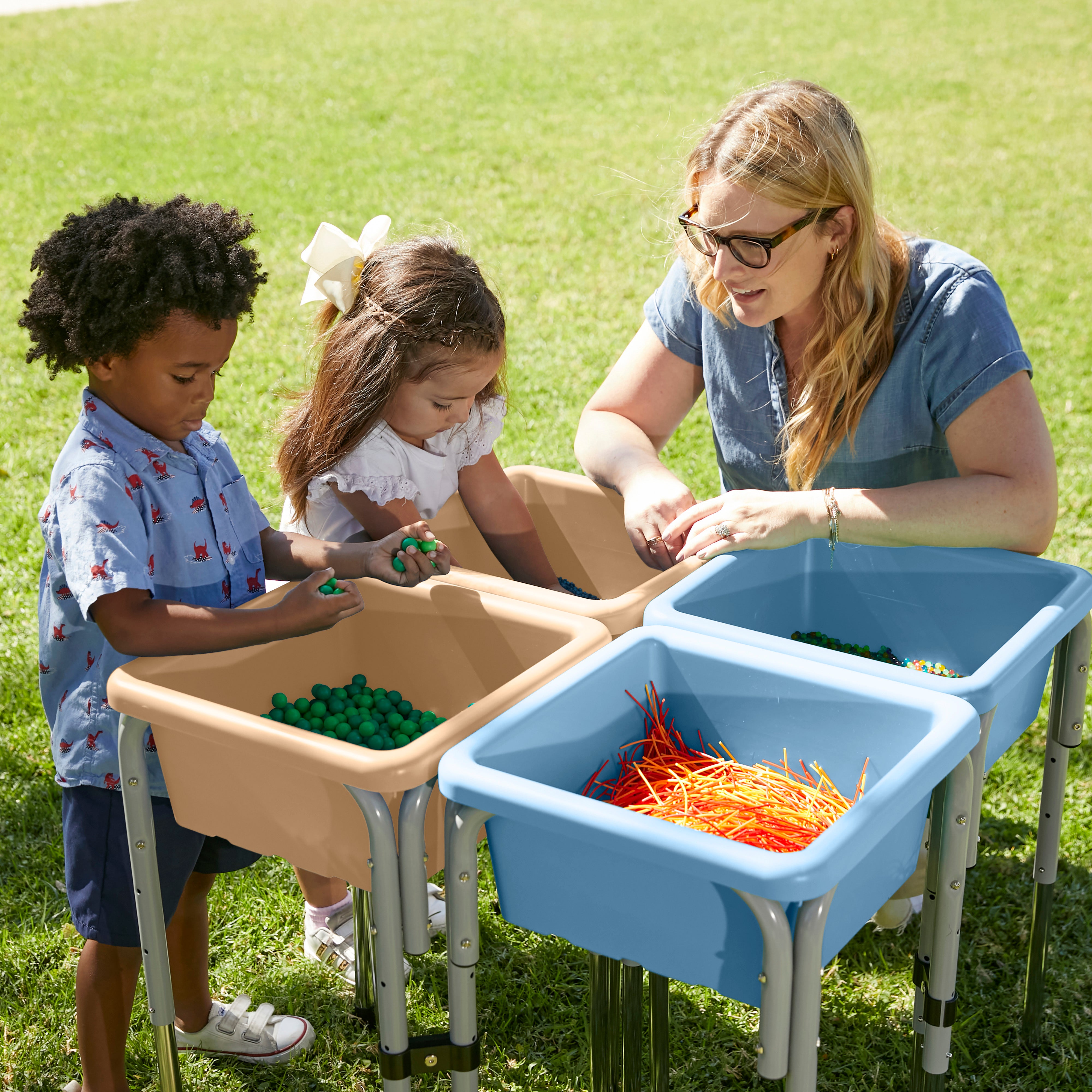 4-Station Sand and Water Adjustable Play Table