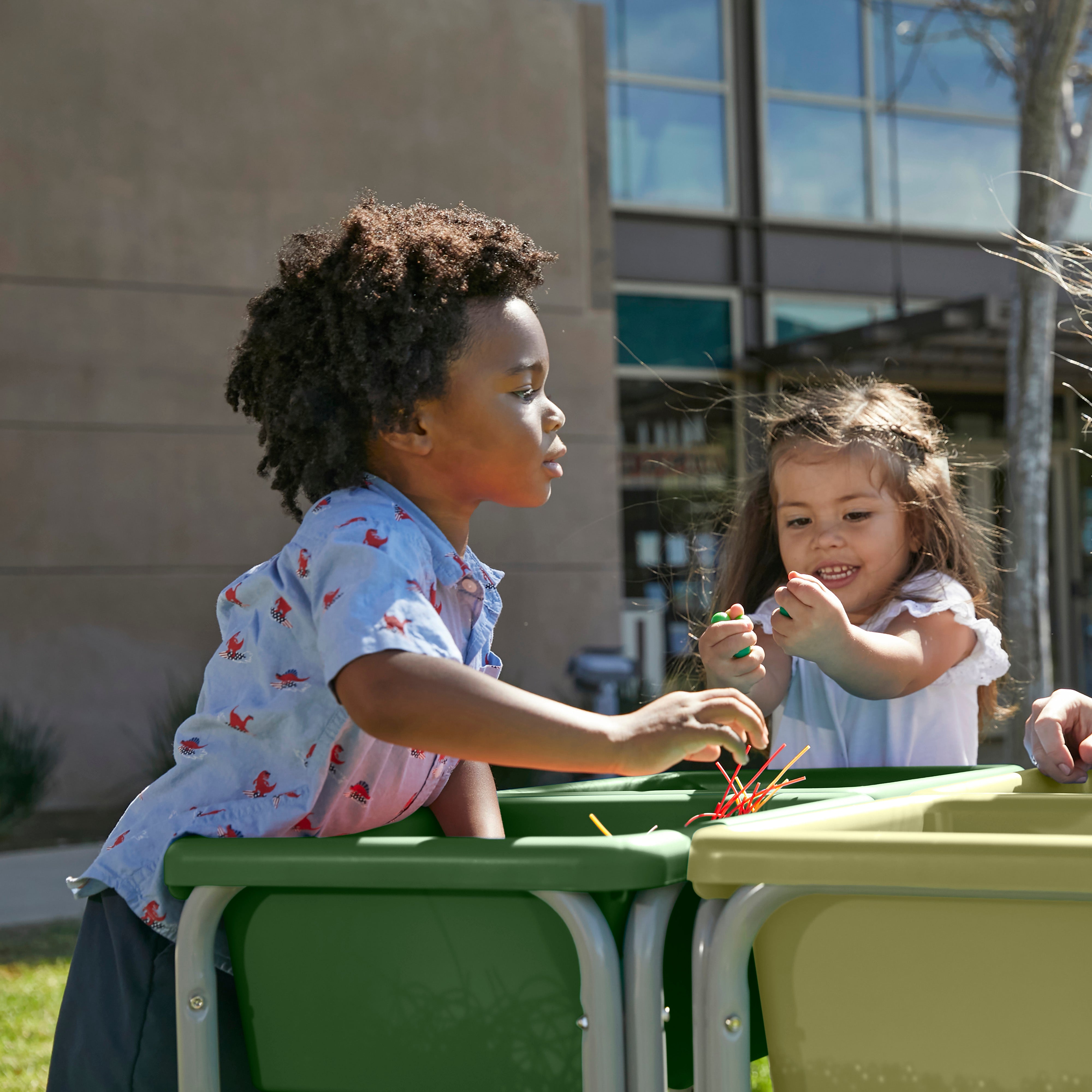 4-Station Sand and Water Adjustable Play Table