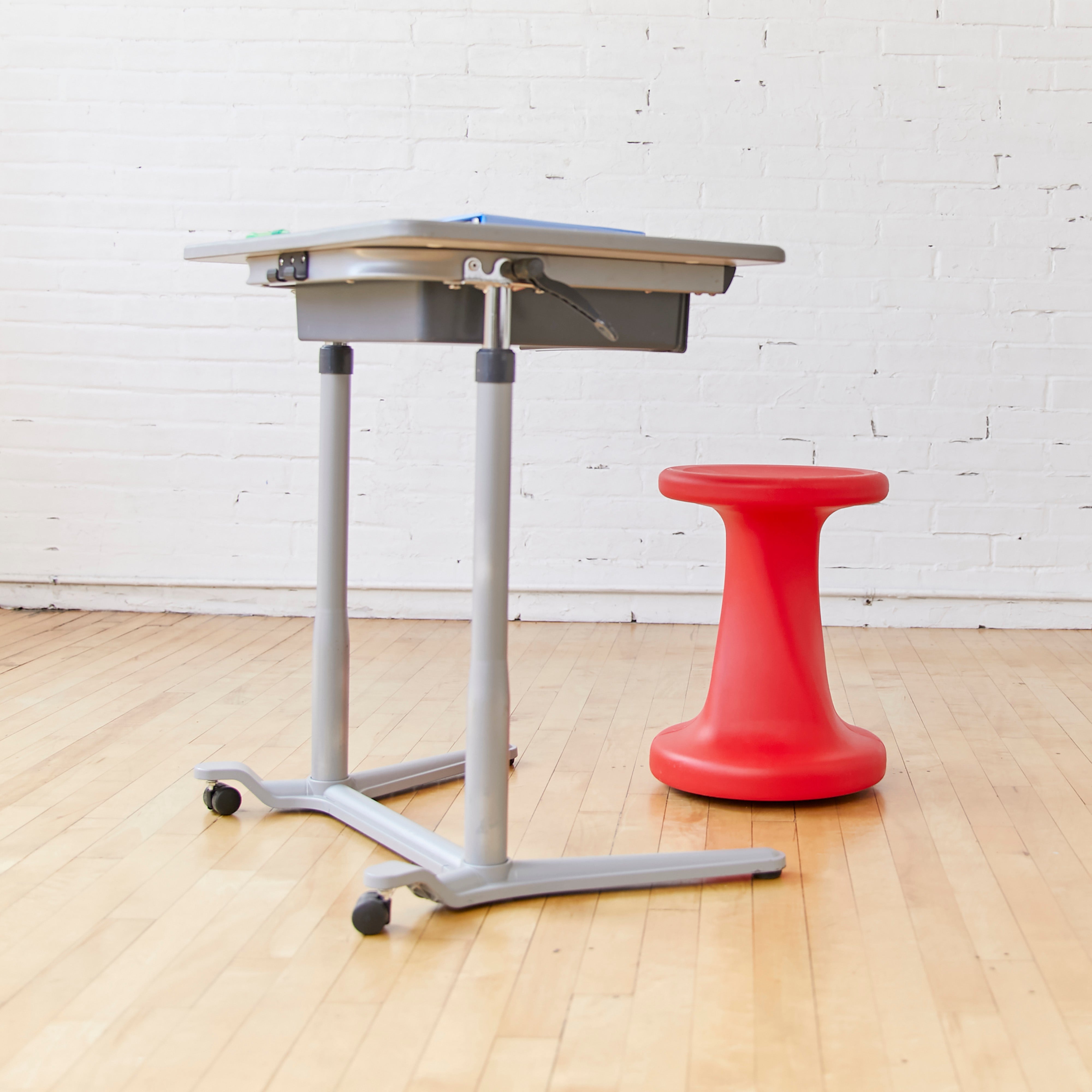 Twist Wobble Stool, 18in Seat Height