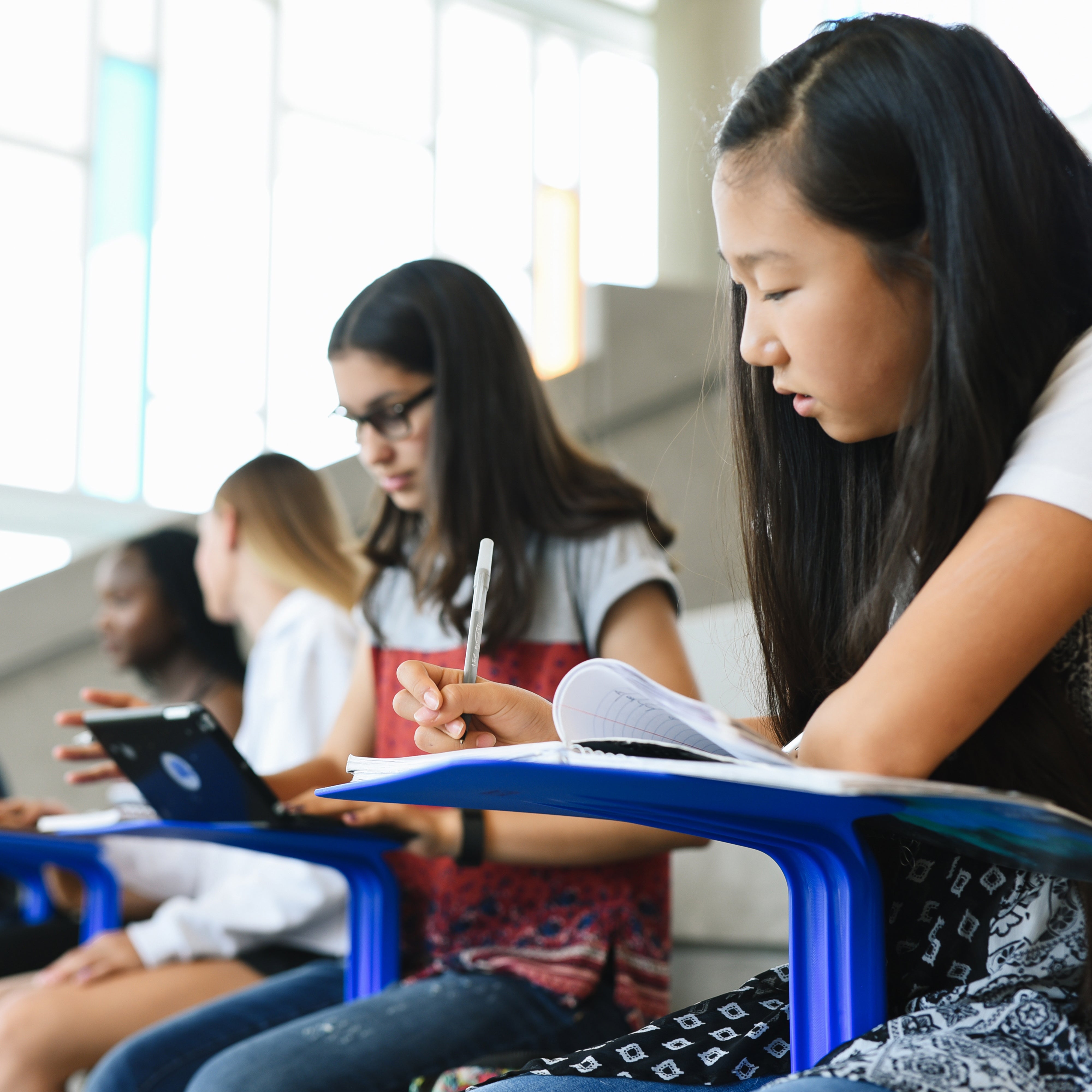 The Surf Portable Lap Desk with Mobile Storage Rack, 30-Pack