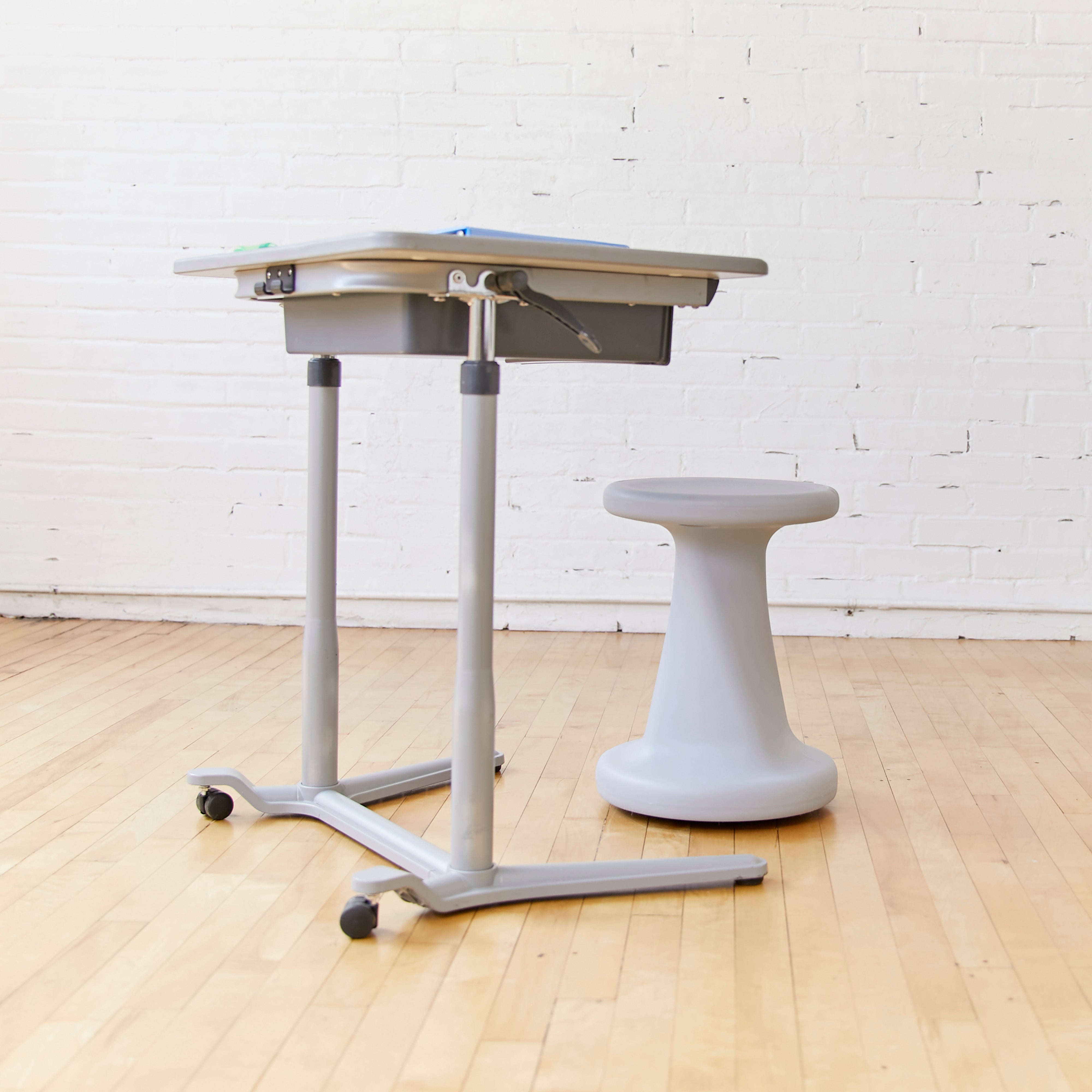 Twist Wobble Stool, 18in Seat Height