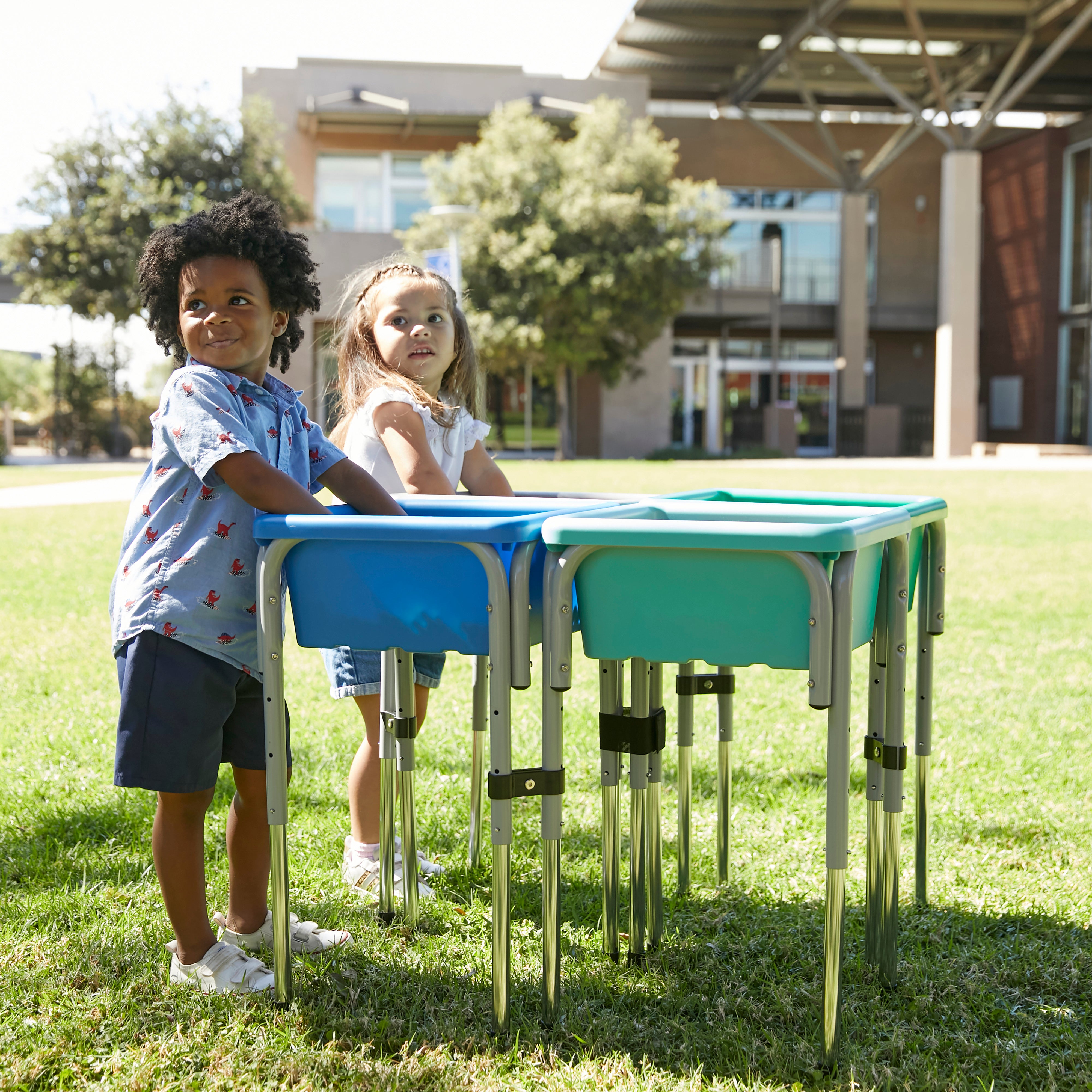 4-Station Sand and Water Adjustable Play Table