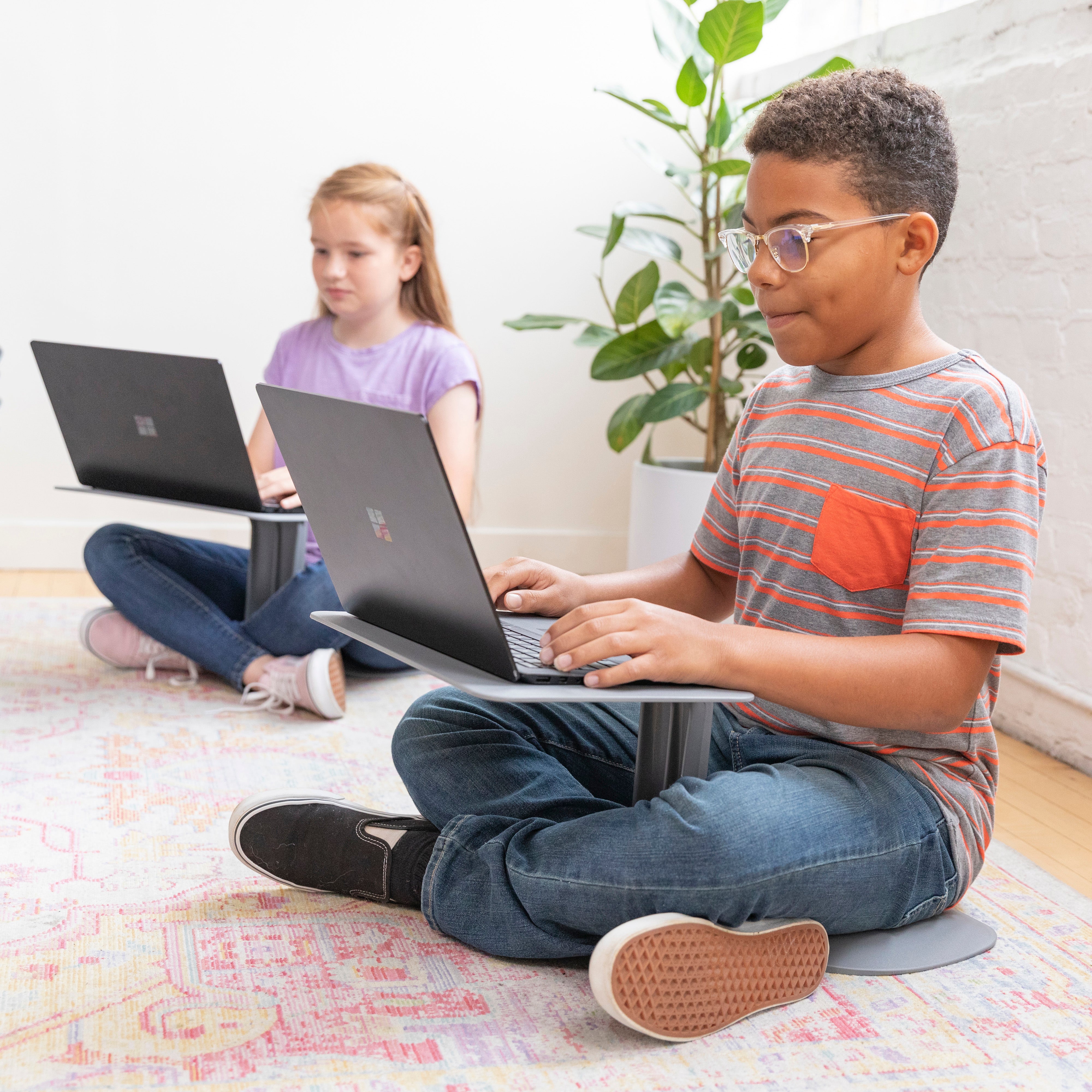 Surf Mobile Learning Package with Lap Desks, Storage Rack and 3-Panel Room Divider