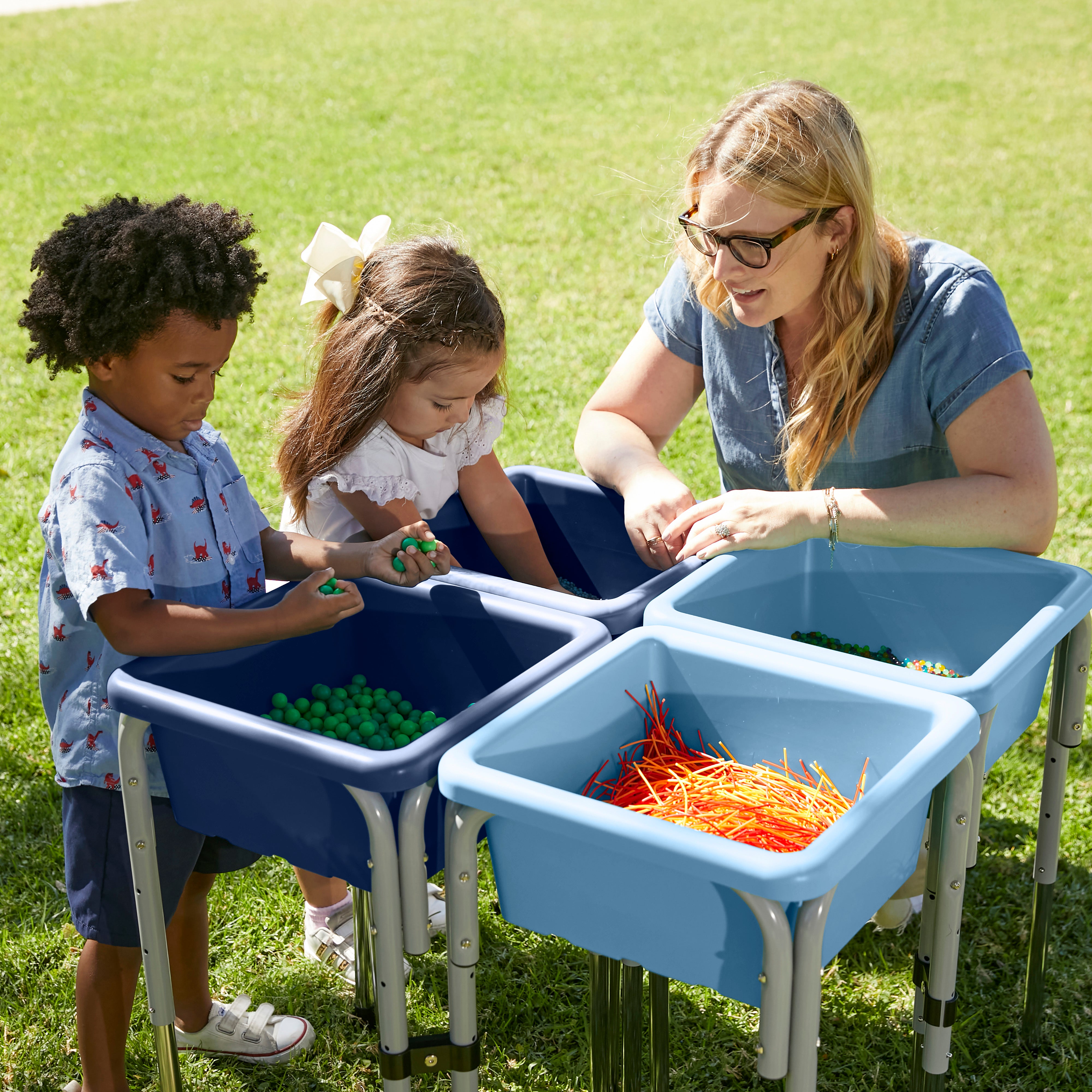 4-Station Sand and Water Adjustable Play Table