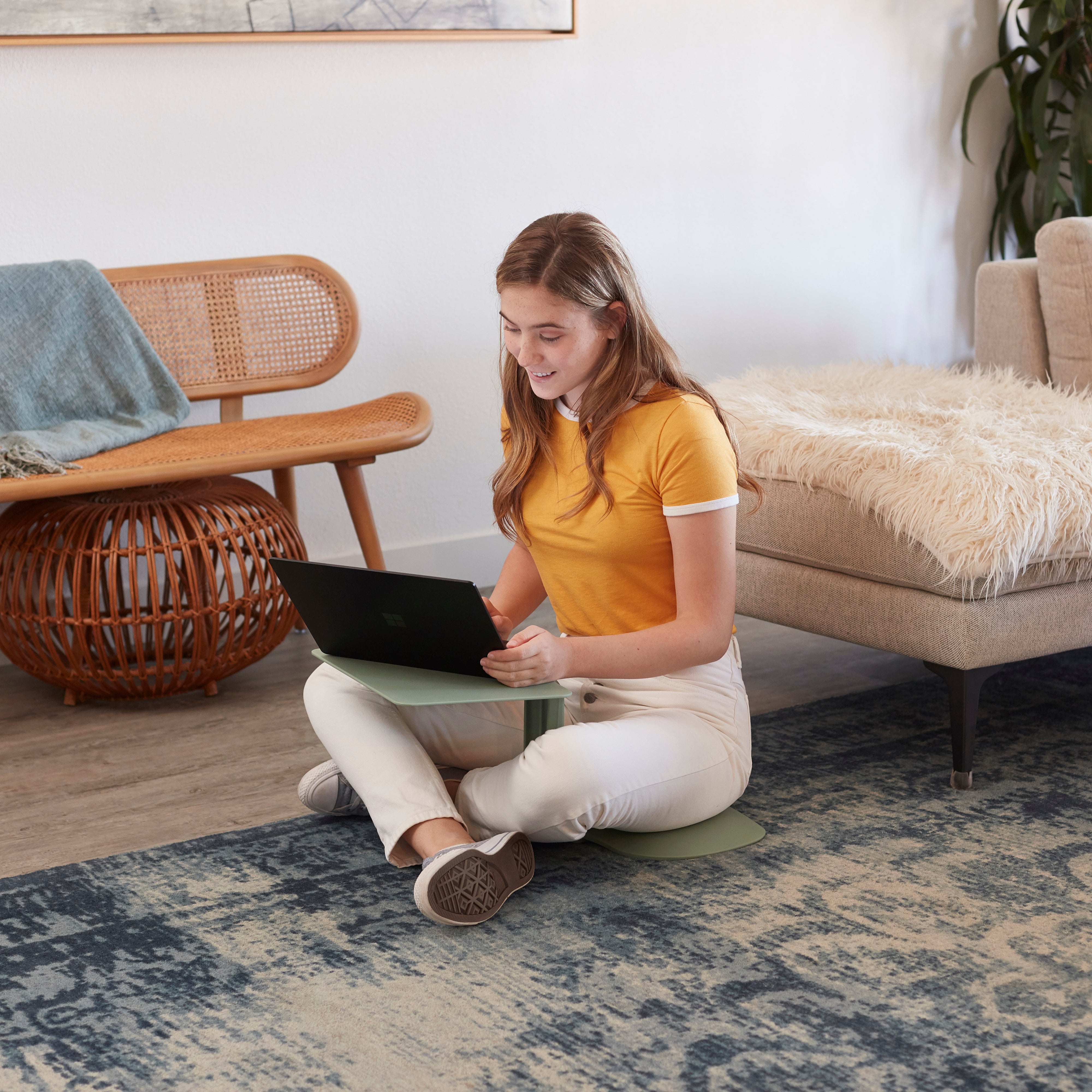 The Surf Portable Lap Desk with Mobile Storage Rack, Flexible Seating, 30-Piece