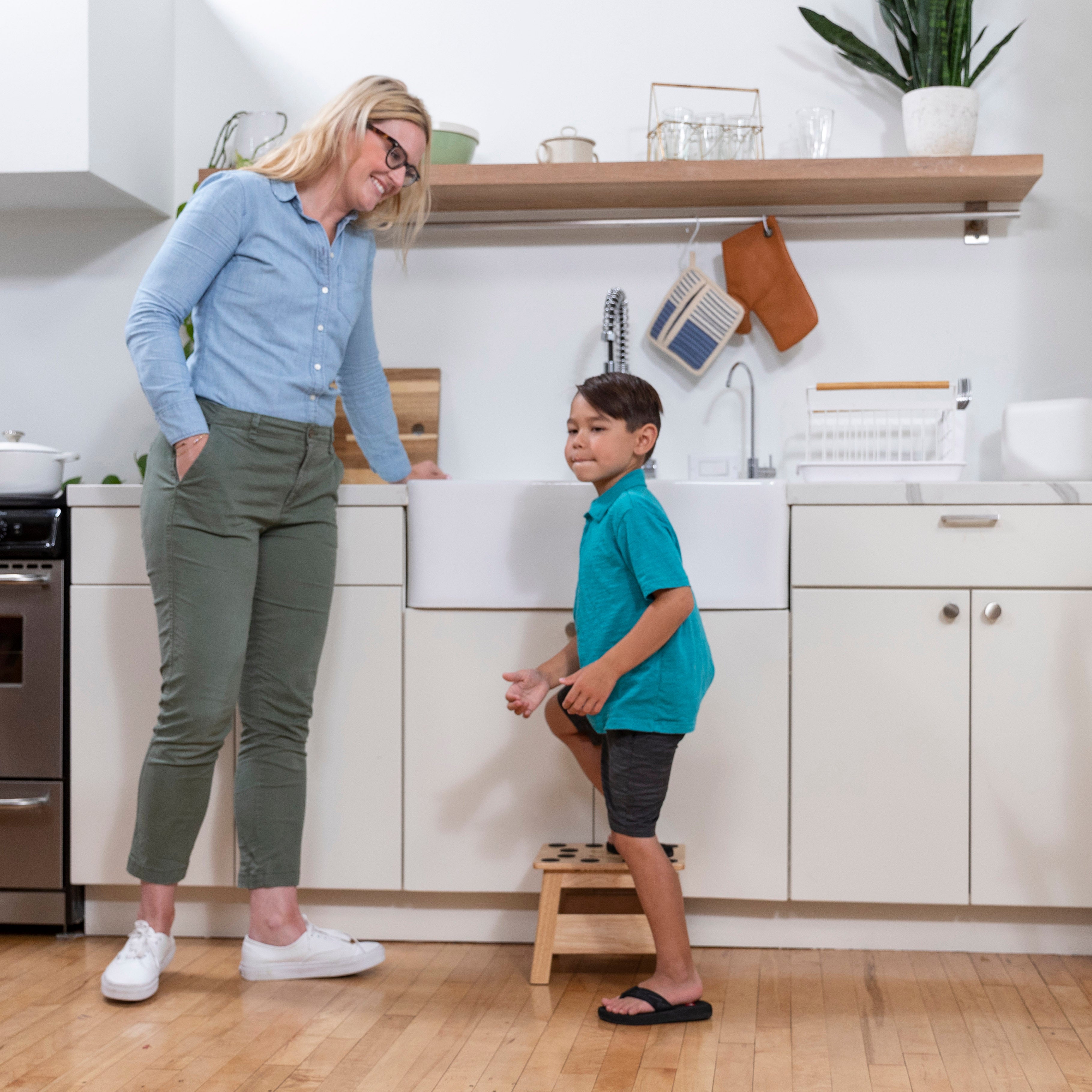 Folding Step Stool with Handle, Kids Furniture, Natural