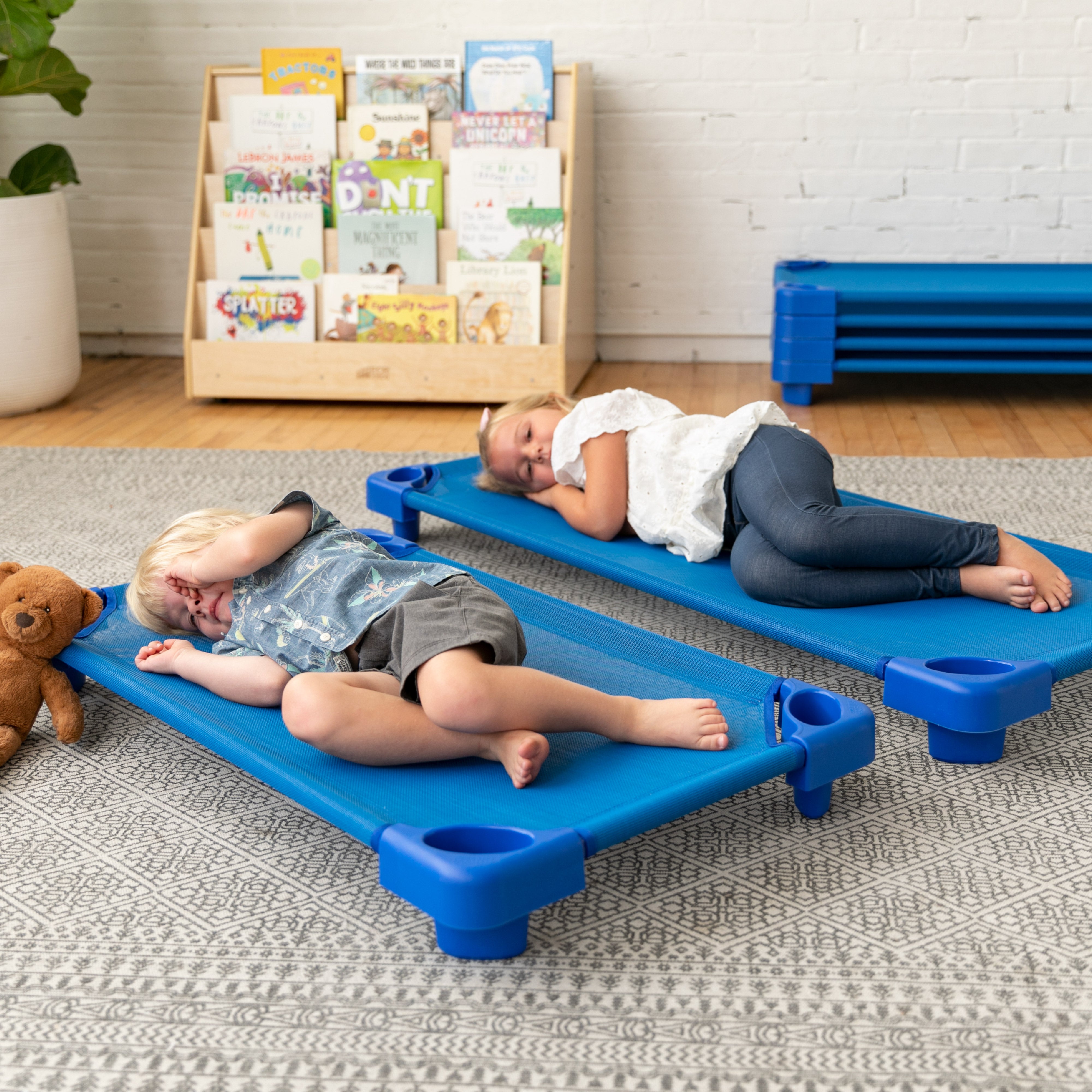 Stackable Kiddie Cots with Universal Cot Trolley, Toddler Size, Ready-to-Assemble, 6-Pack
