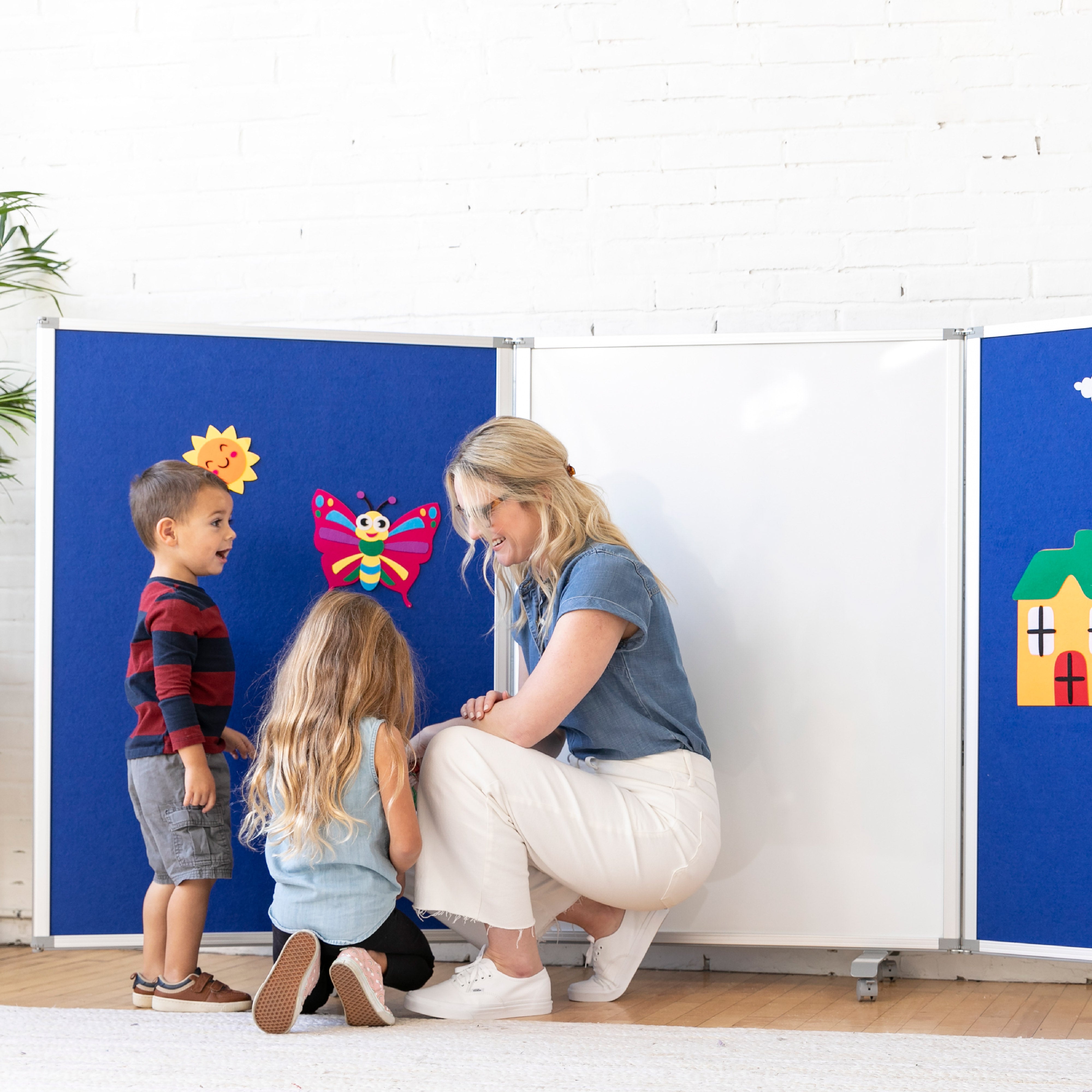Surf Mobile Learning Package with Lap Desks, Storage Rack and 3-Panel Room Divider